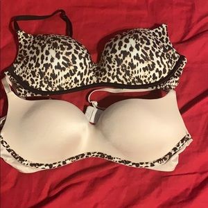 2 FOR $15 victoria secret bras 32C!!!!